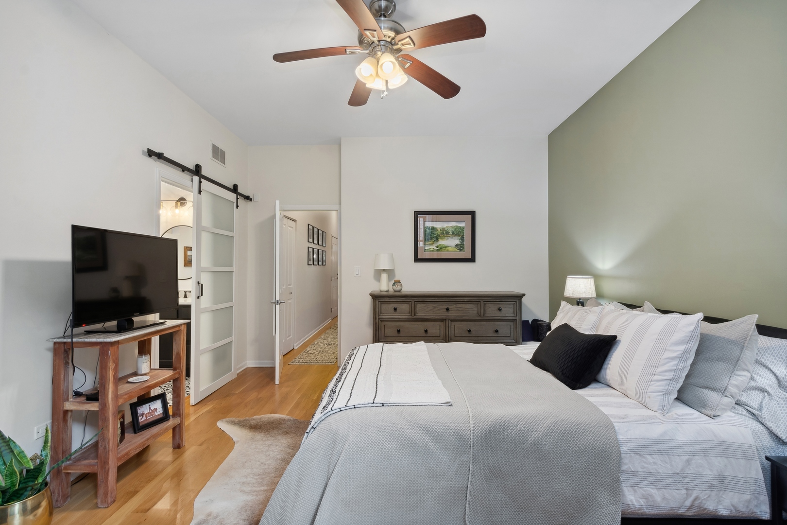 1629 N OAKLEY Avenue Unit: 1