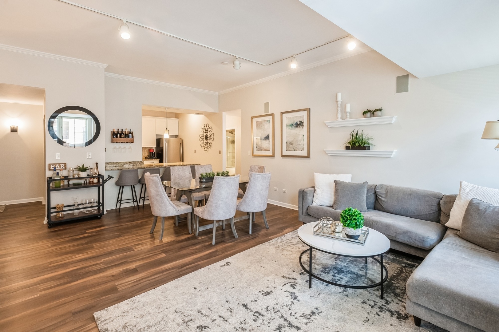 2762 N Lincoln Avenue Unit: 205