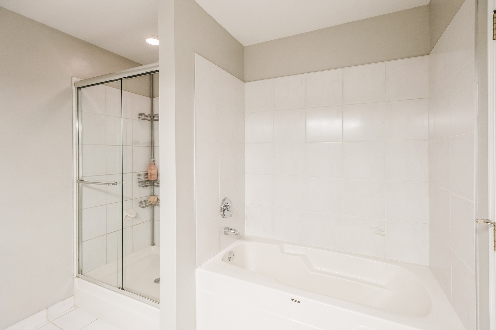 2762 N Lincoln Avenue Unit: 205