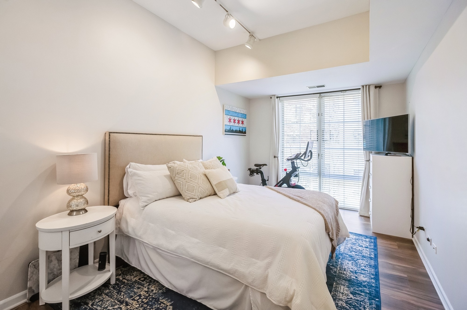 2762 N Lincoln Avenue Unit: 205