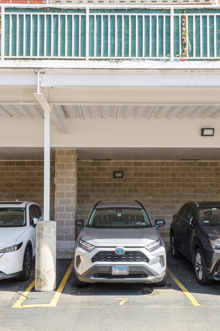 2762 N Lincoln Avenue Unit: 205