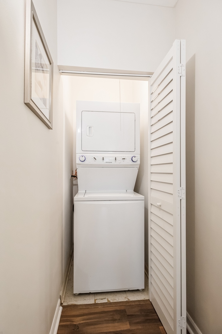 2762 N Lincoln Avenue Unit: 205