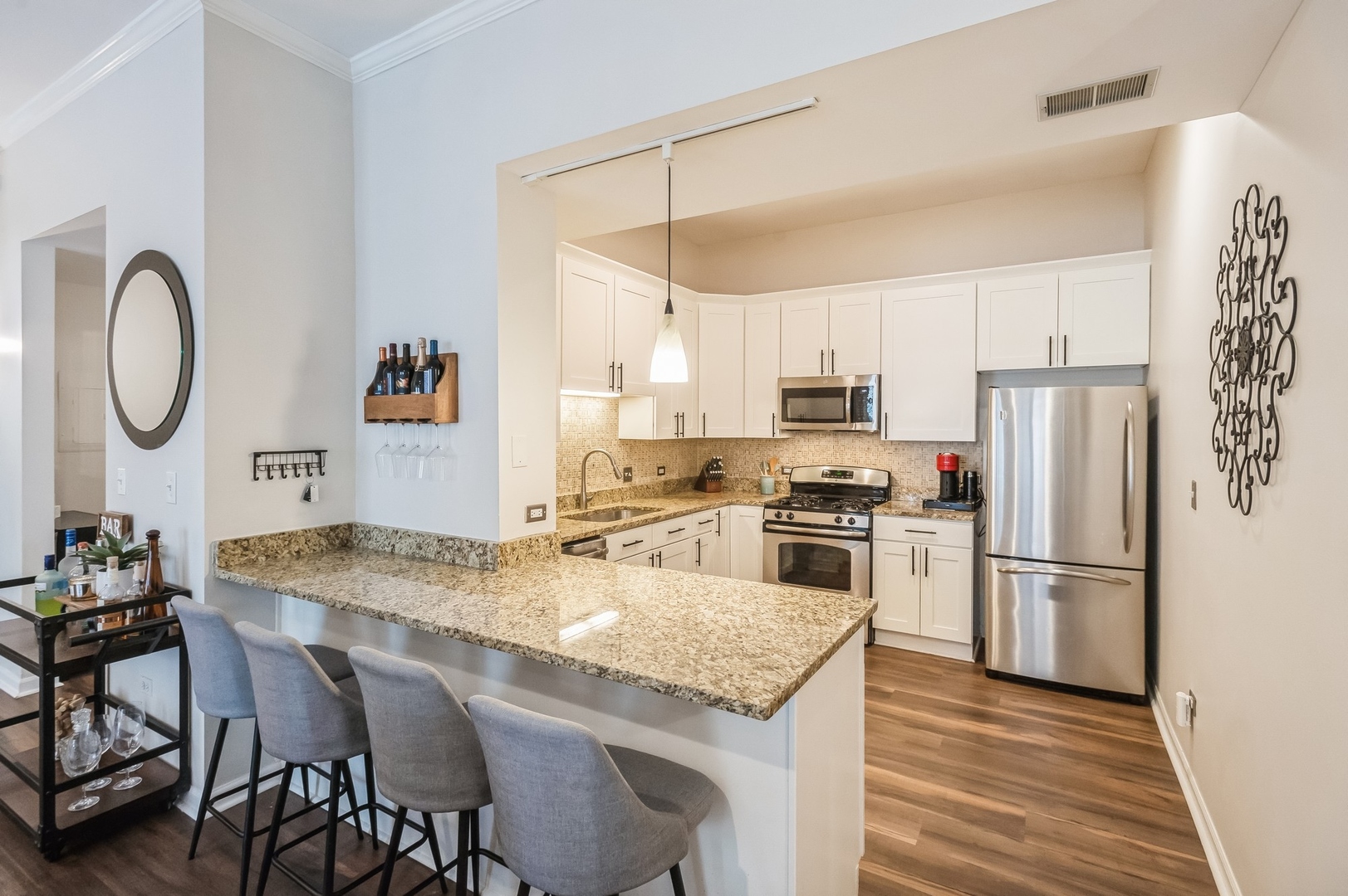 2762 N Lincoln Avenue Unit: 205