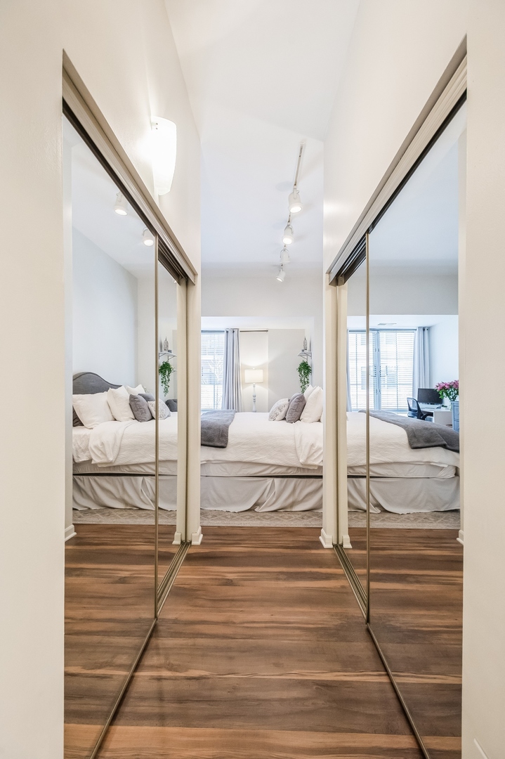 2762 N Lincoln Avenue Unit: 205