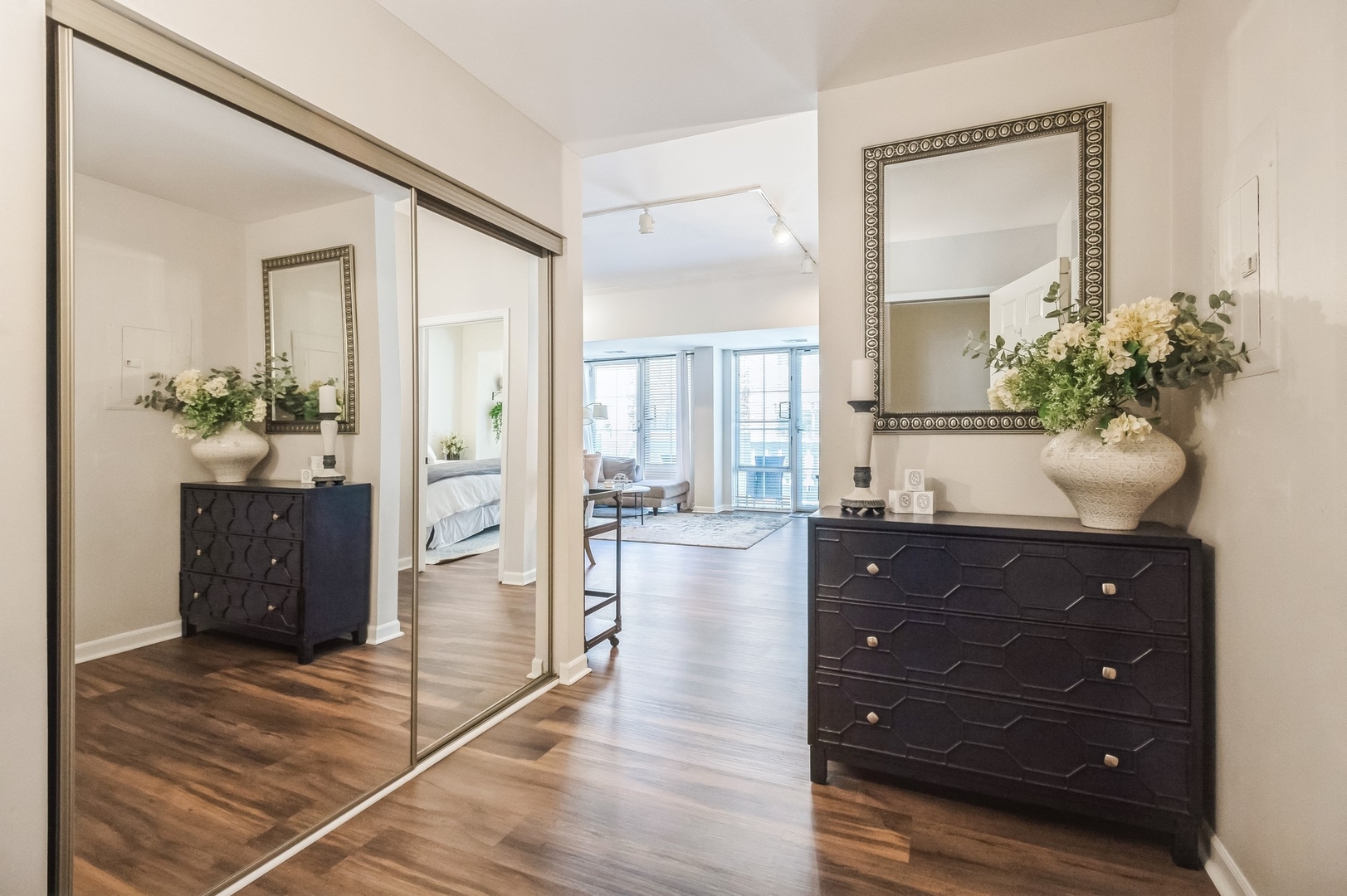 2762 N Lincoln Avenue Unit: 205