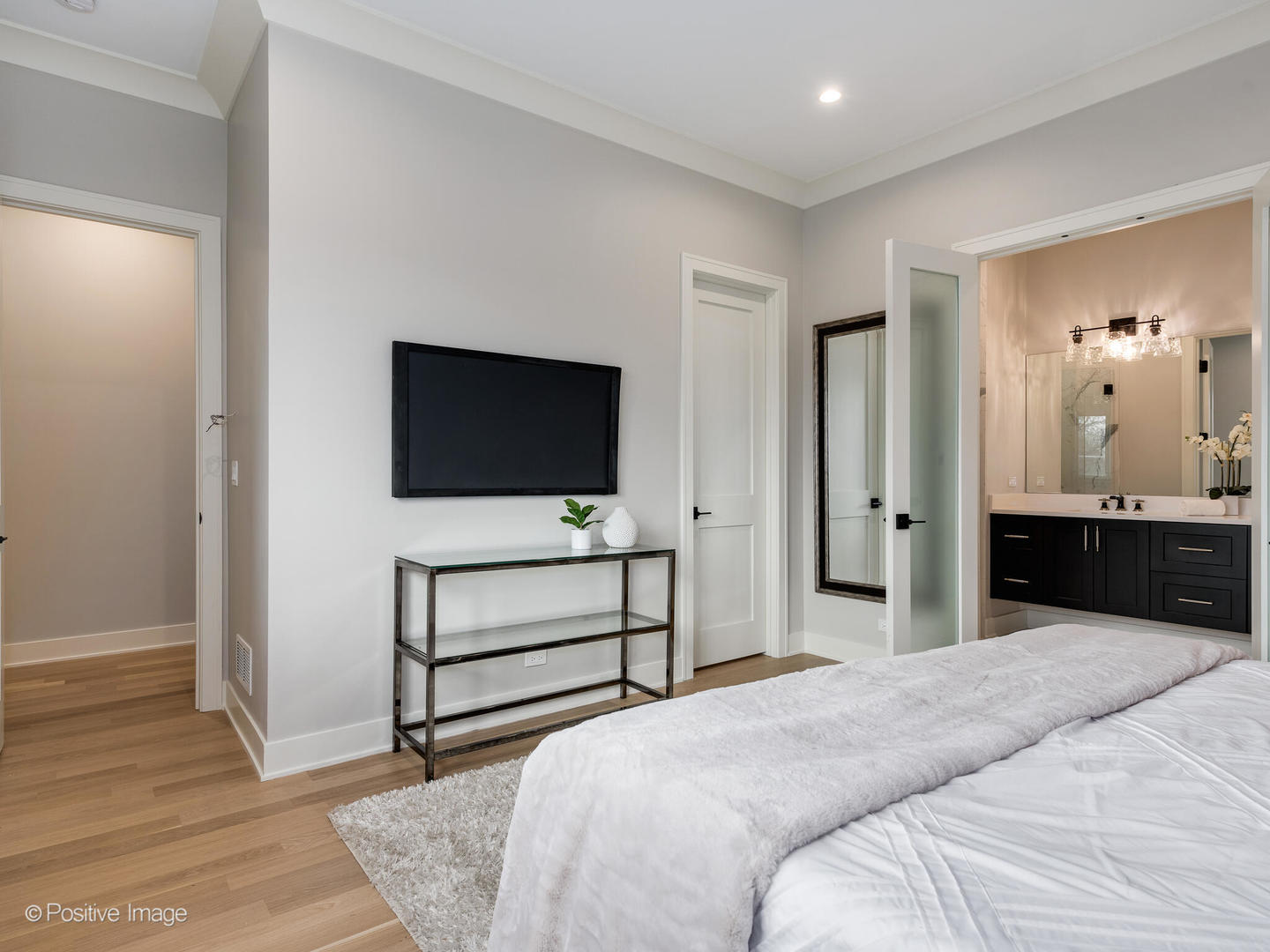 2136 N Cleveland Avenue Unit: 3