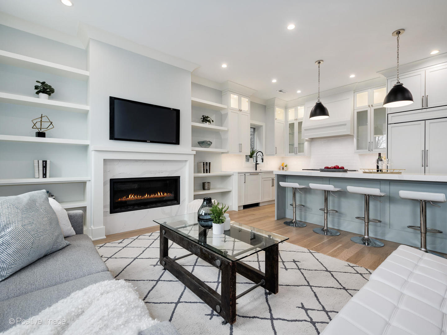 2136 N Cleveland Avenue Unit: 3