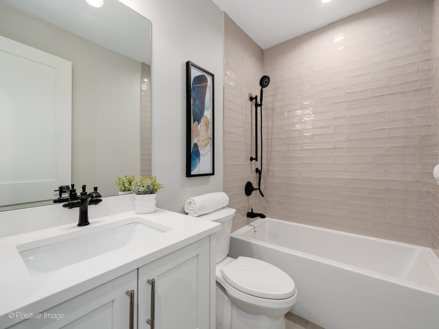 2136 N Cleveland Avenue Unit: 3