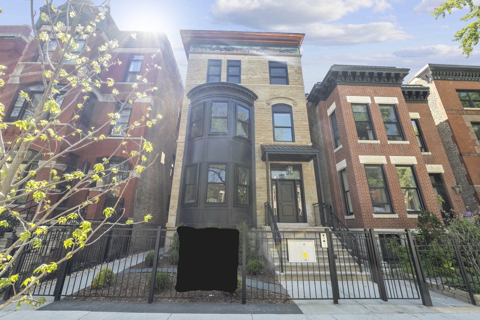 2136 N Cleveland Avenue Unit: 3