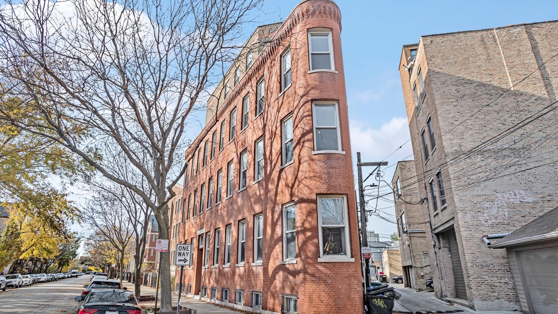 1418 W CORTEZ Street Unit: 4