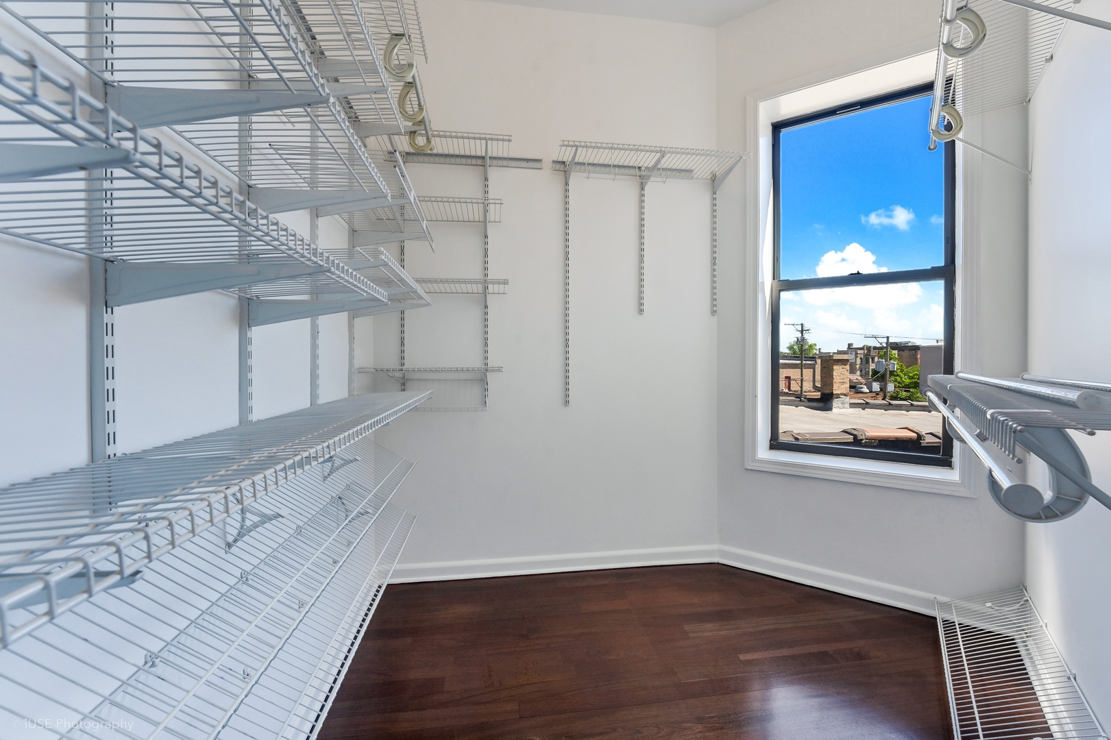 1523 N California Avenue Unit: 3N