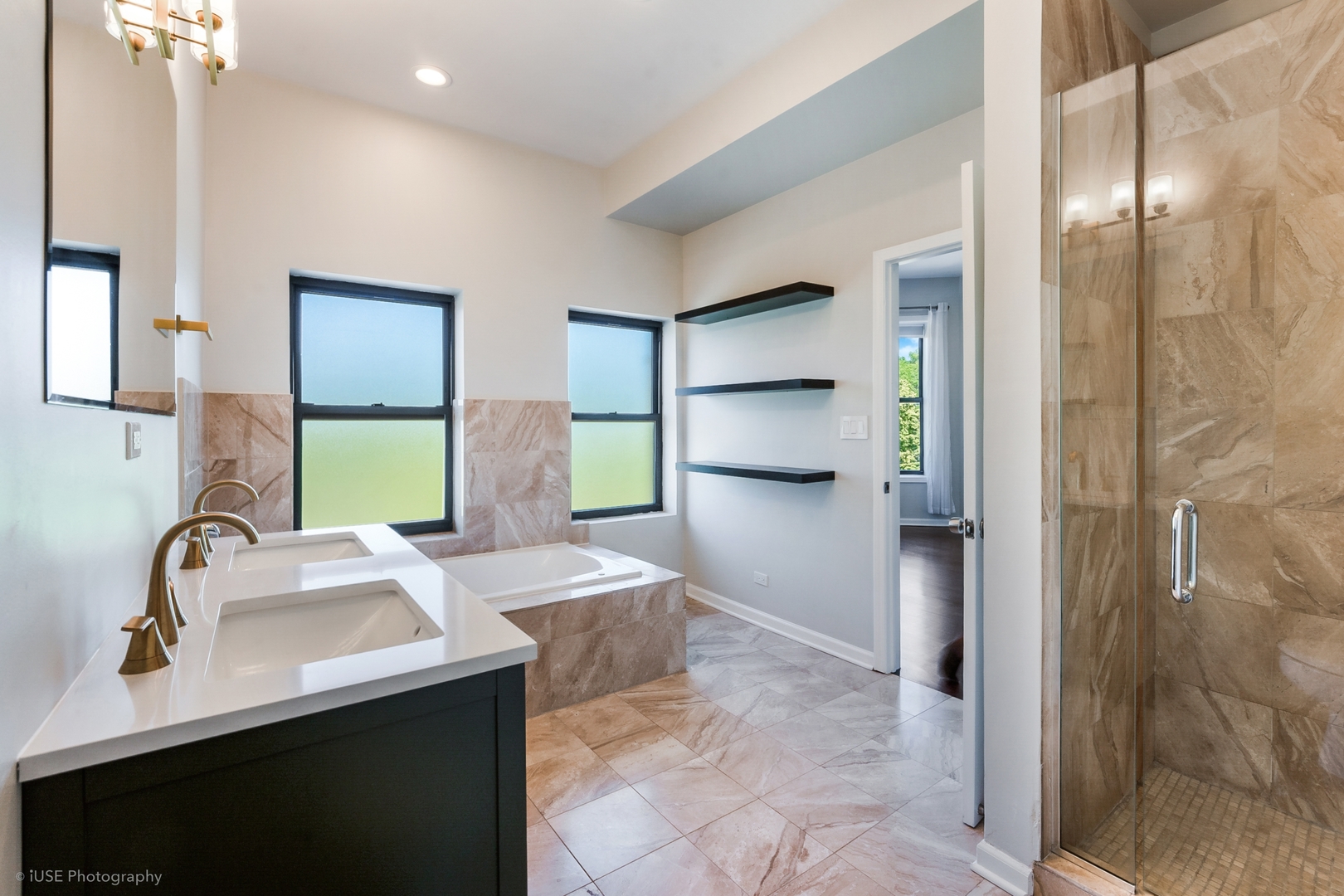 1523 N California Avenue Unit: 3N