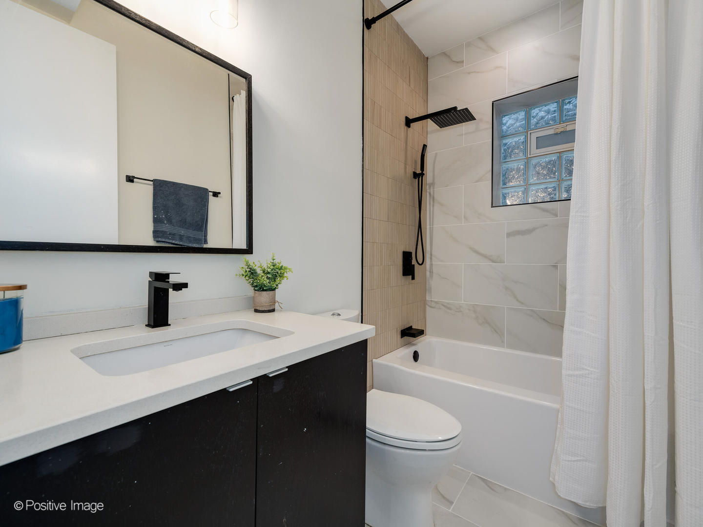 1723 W Le Moyne Street Unit: 101