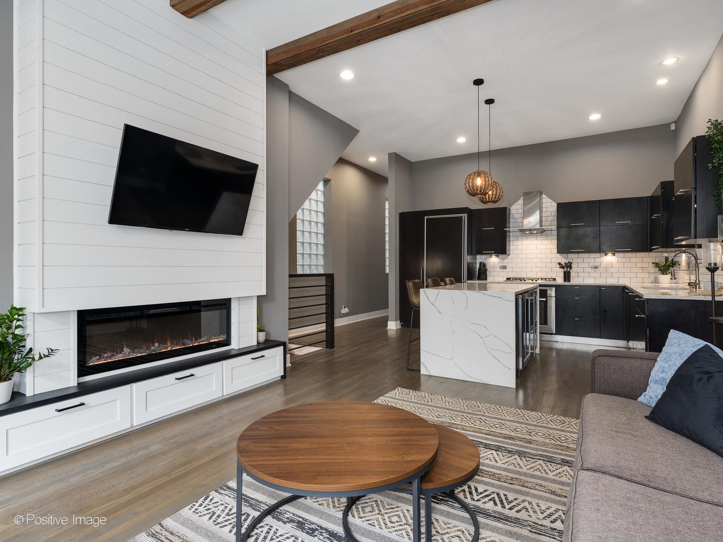 1723 W Le Moyne Street Unit: 101