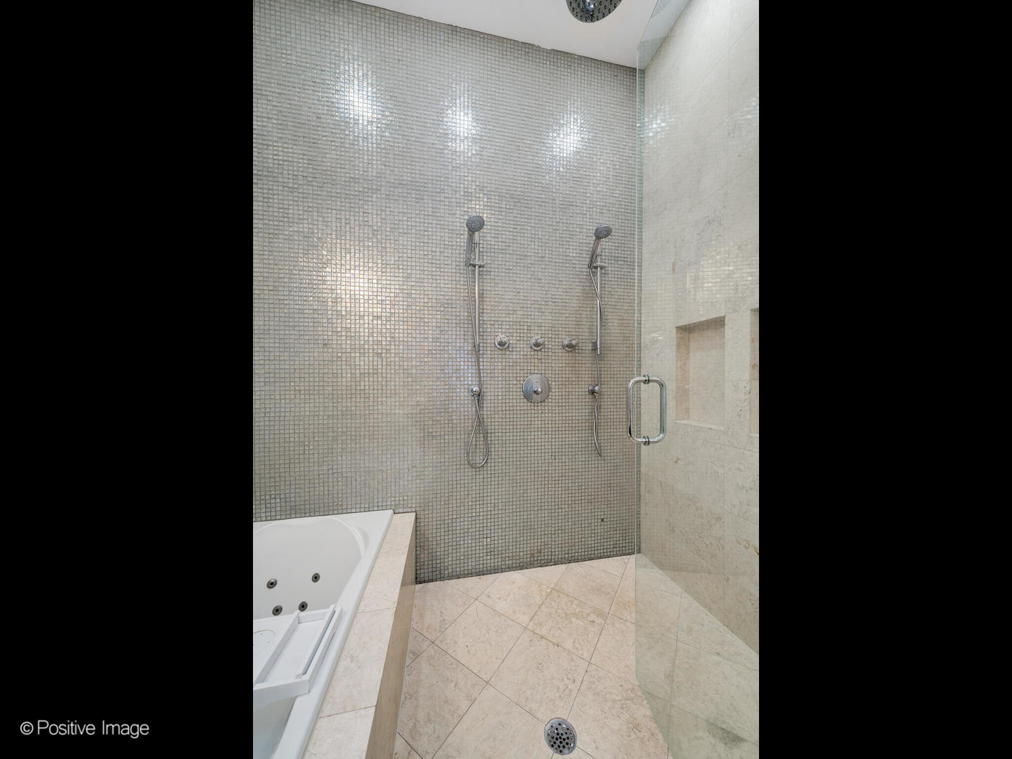 1723 W Le Moyne Street Unit: 101