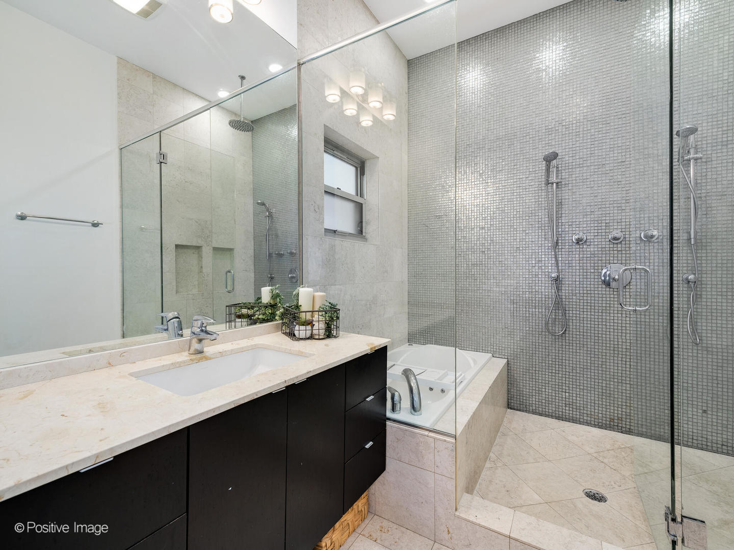 1723 W Le Moyne Street Unit: 101