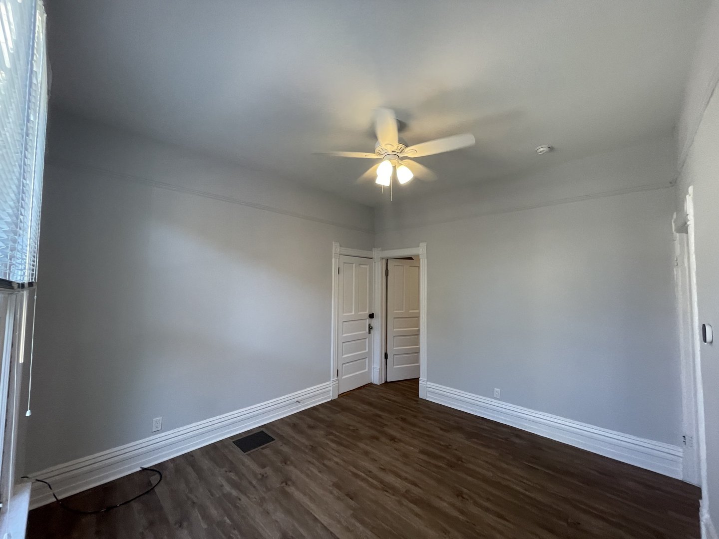1049 W Roscoe Street Unit: 1