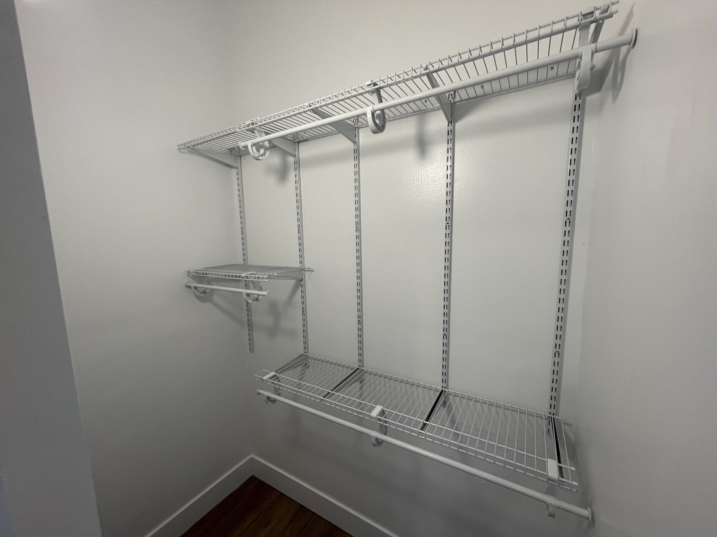 1049 W Roscoe Street Unit: 1