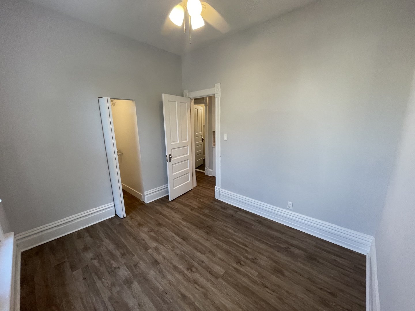 1049 W Roscoe Street Unit: 1