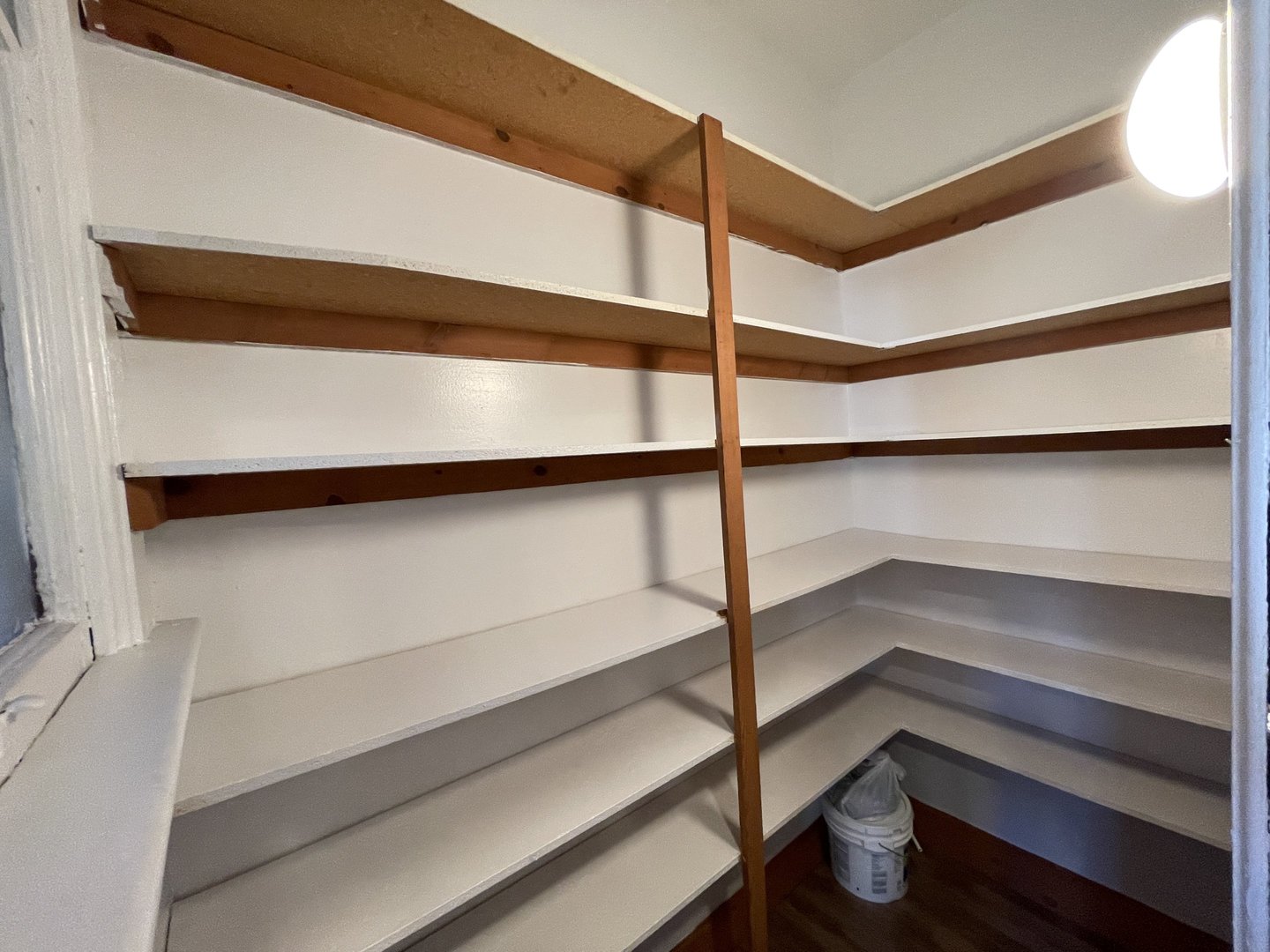 1049 W Roscoe Street Unit: 1