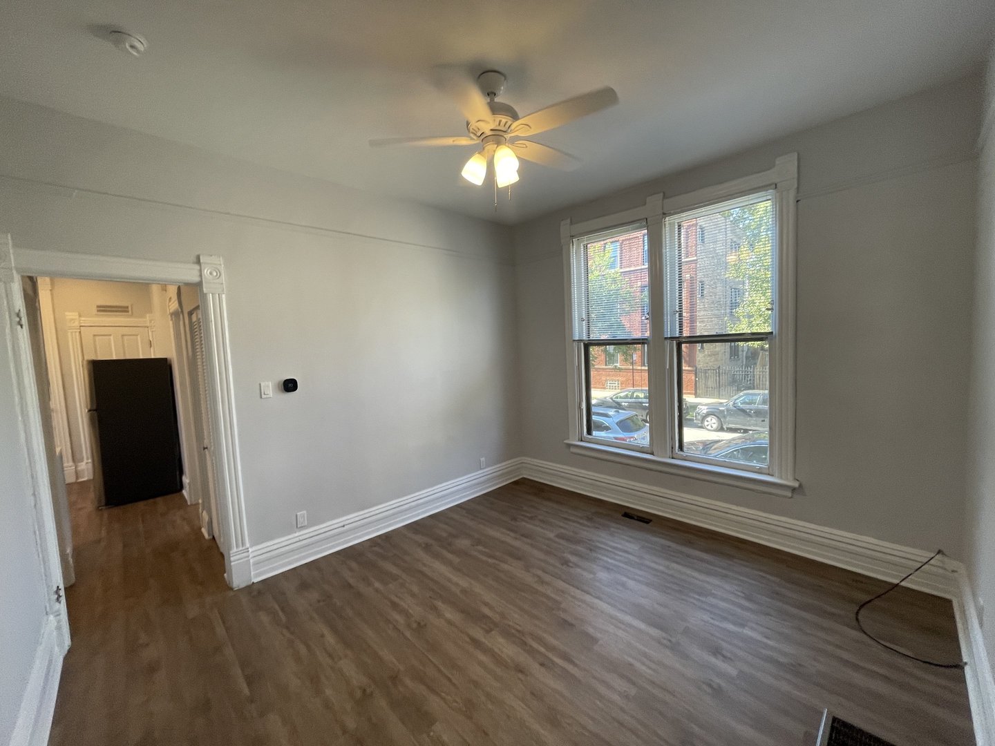 1049 W Roscoe Street Unit: 1