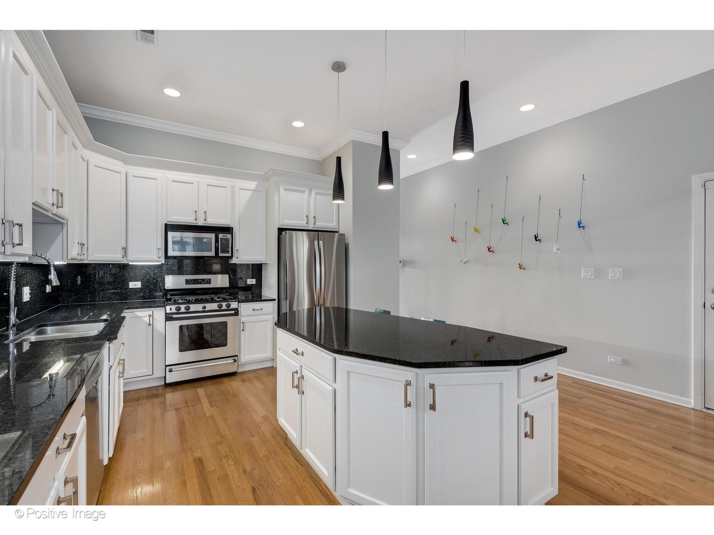 2846 N Southport Avenue Unit: 3S