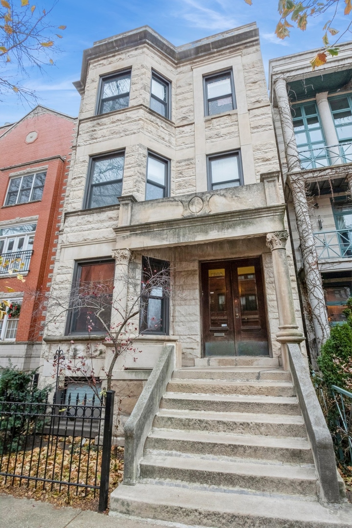 3308 N Clifton Avenue Unit: 1F