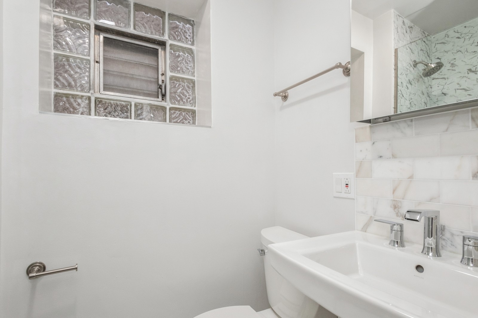 3308 N Clifton Avenue Unit: 1F