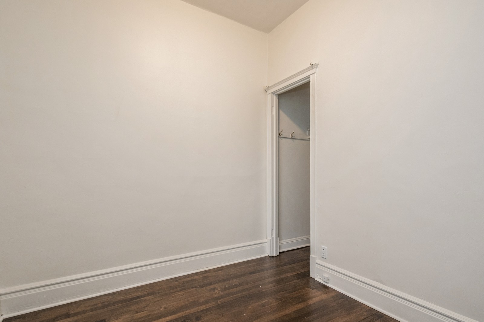 3308 N Clifton Avenue Unit: 1F