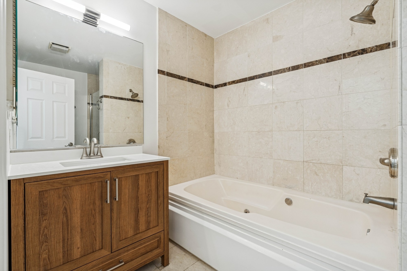 1443 W Wrightwood Avenue Unit: B