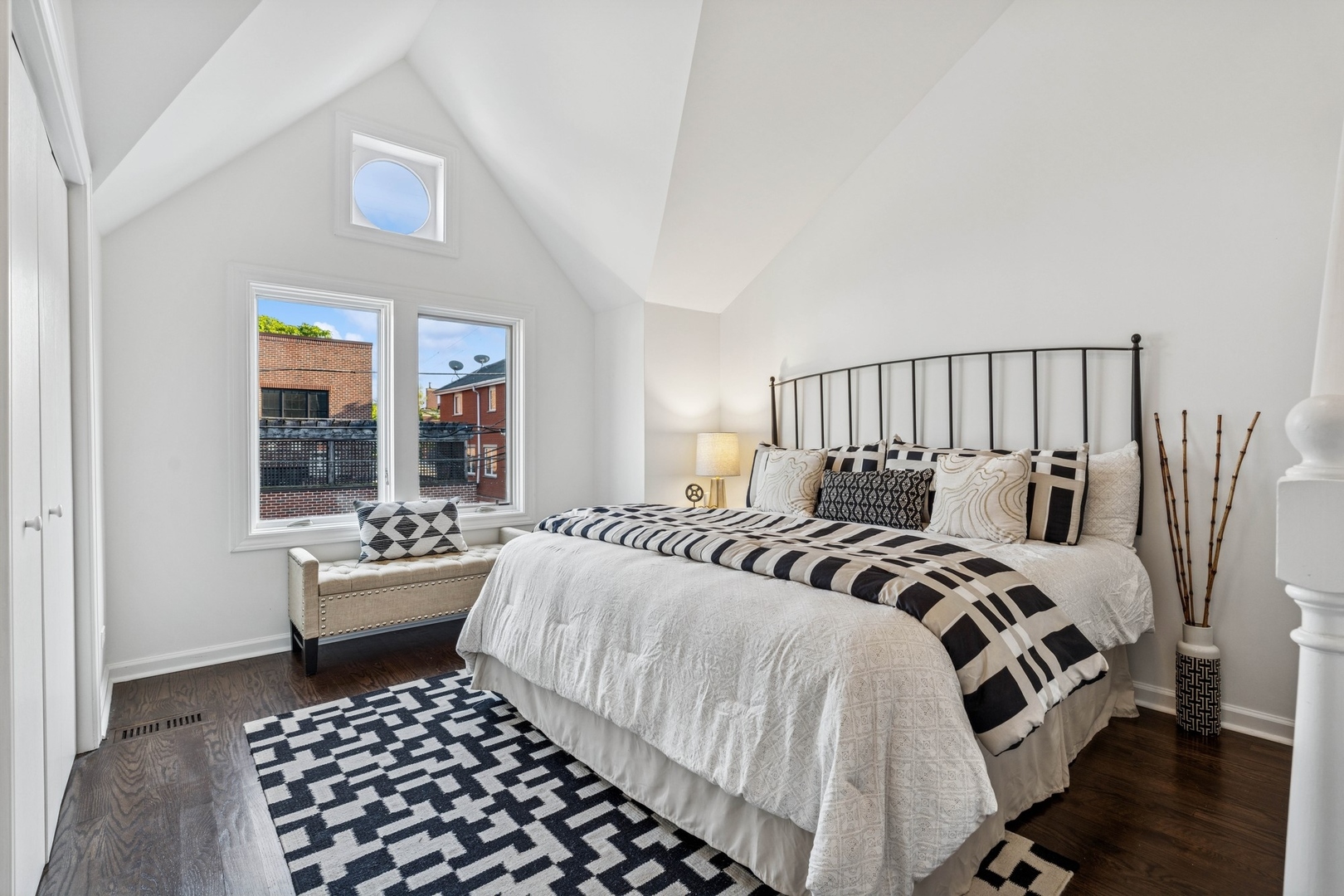 1443 W Wrightwood Avenue Unit: B
