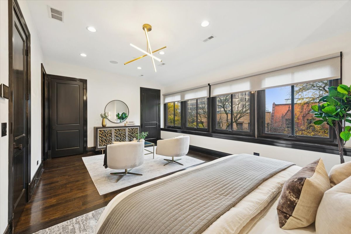 457 W Deming Place