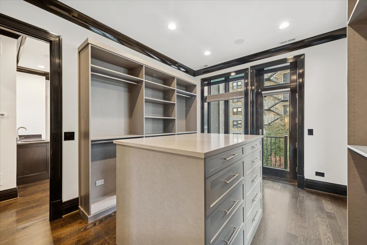 457 W Deming Place