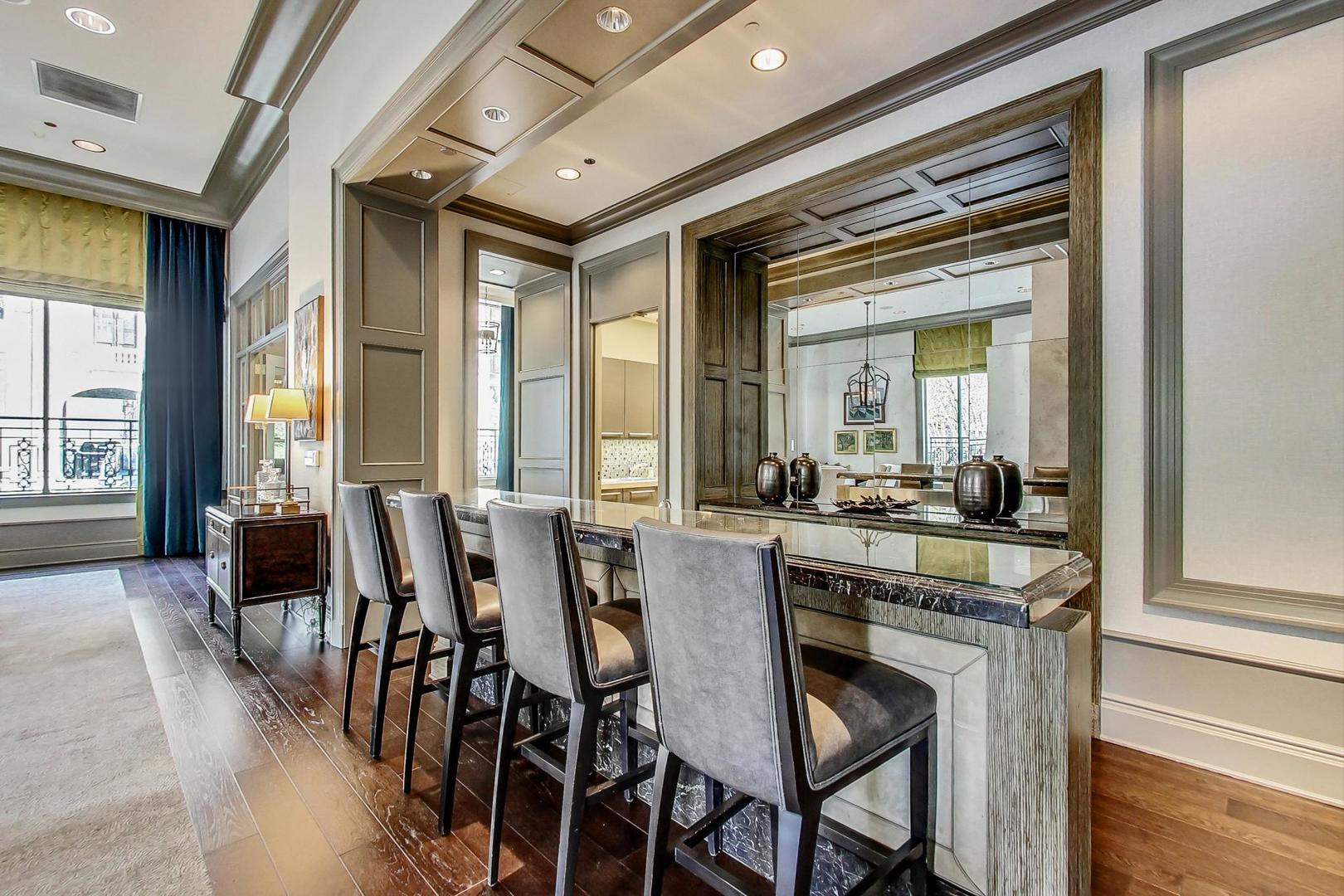 457 W Deming Place