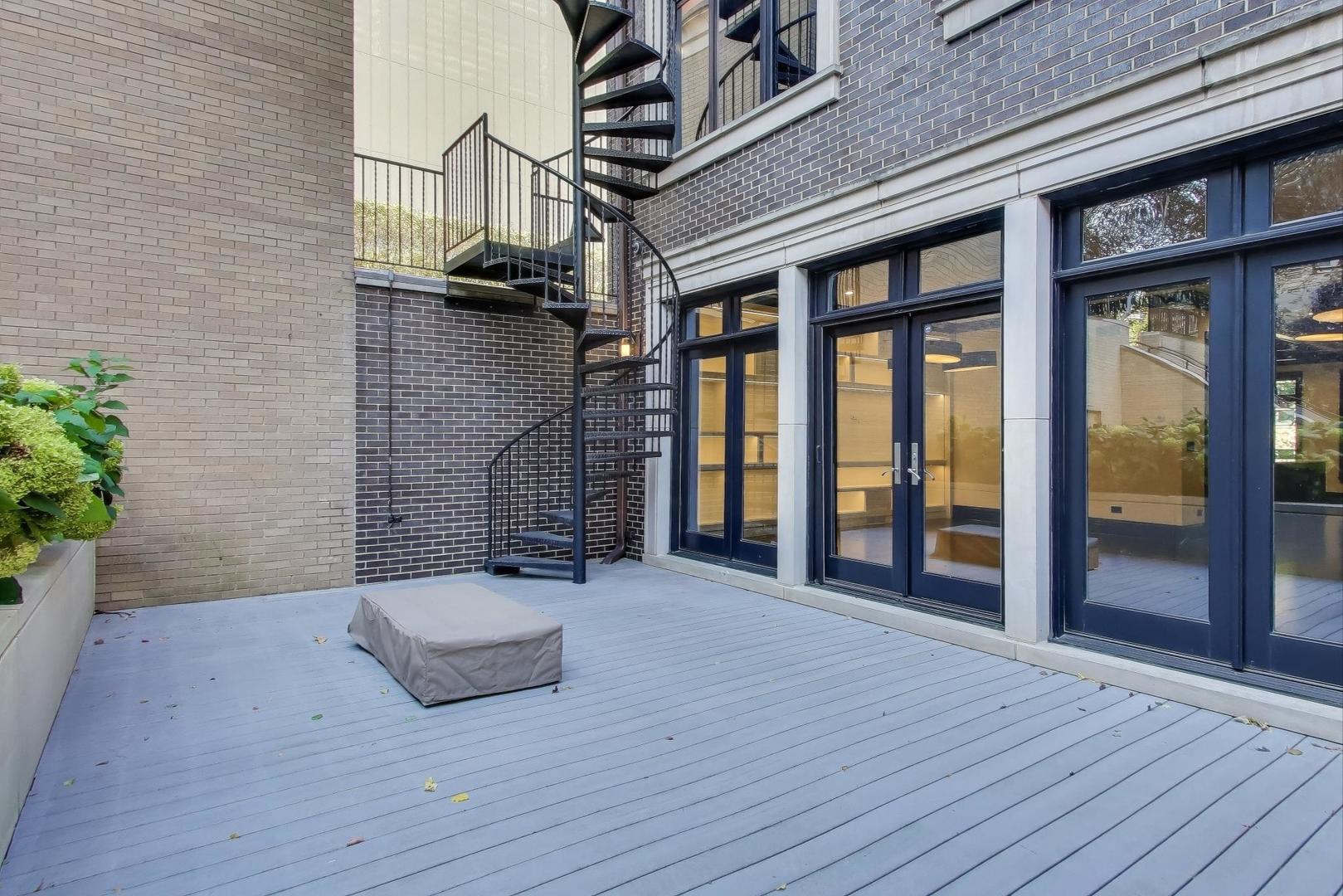 457 W Deming Place