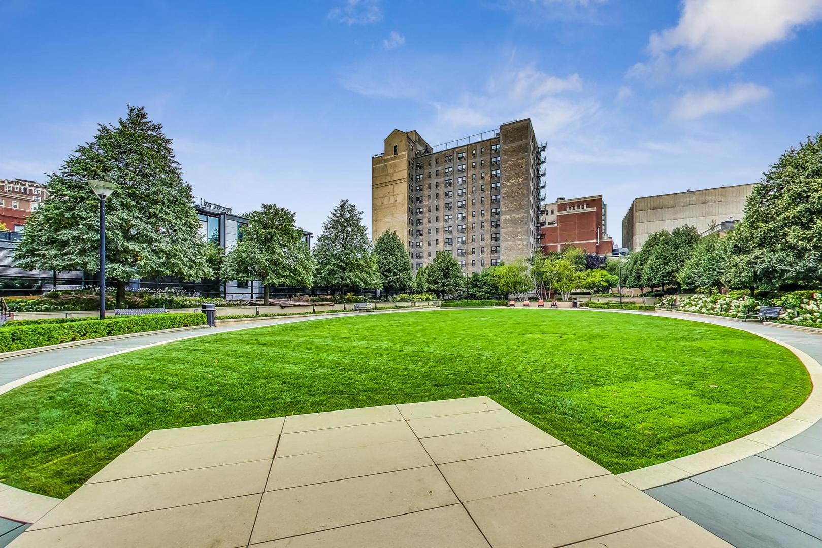 457 W Deming Place