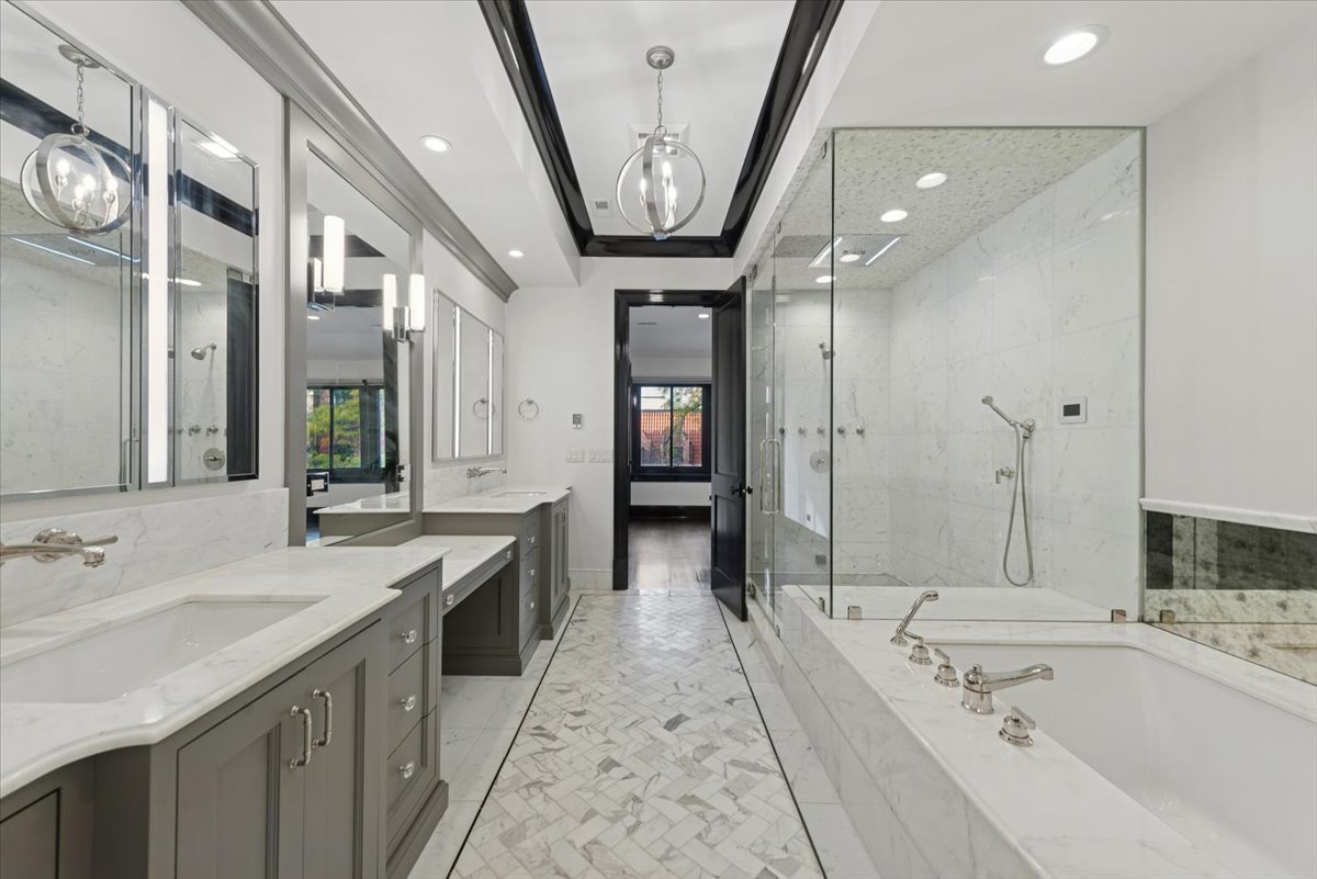 457 W Deming Place