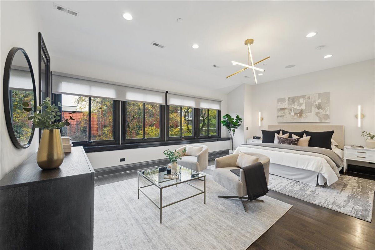 457 W Deming Place
