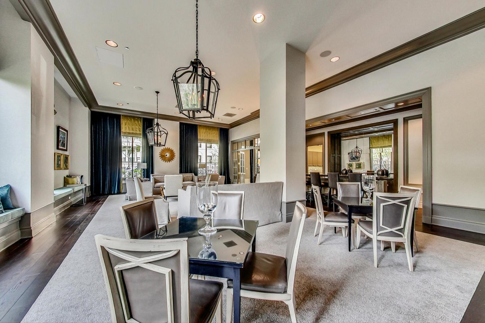 457 W Deming Place