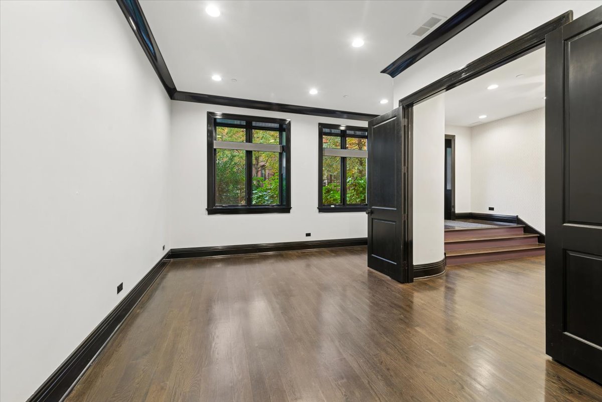 457 W Deming Place
