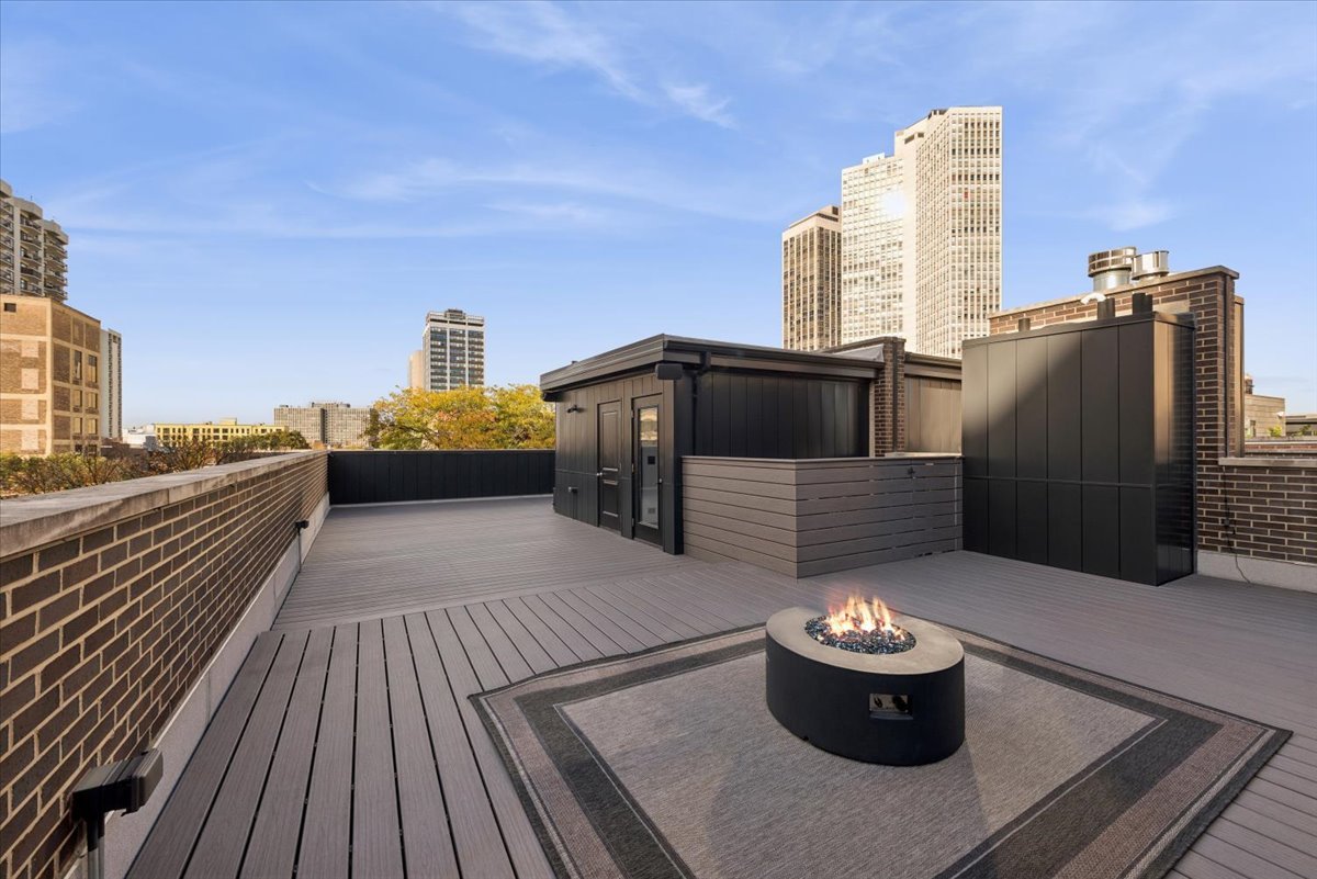 457 W Deming Place
