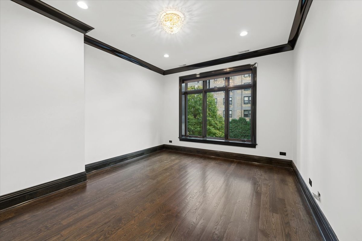 457 W Deming Place