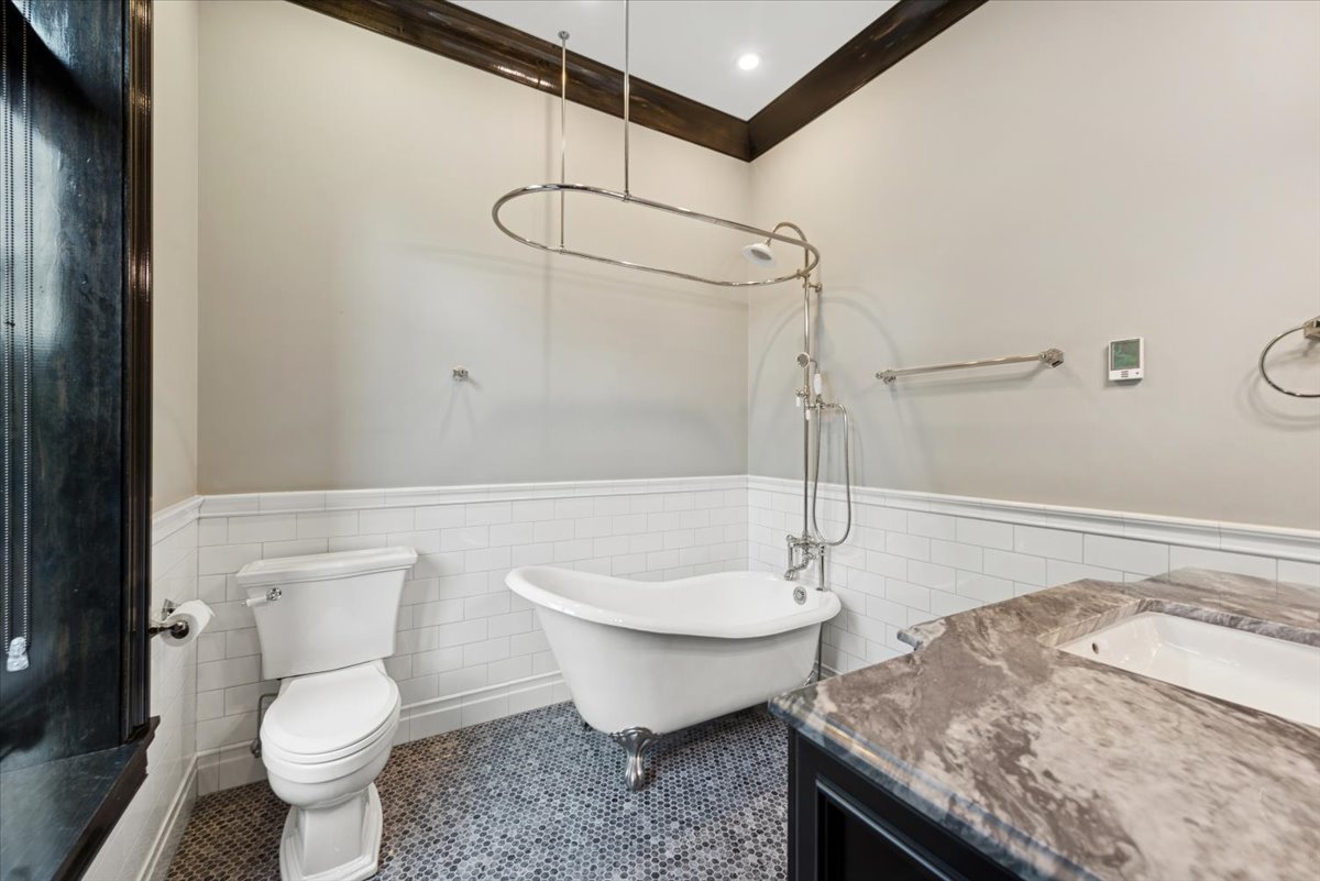 457 W Deming Place