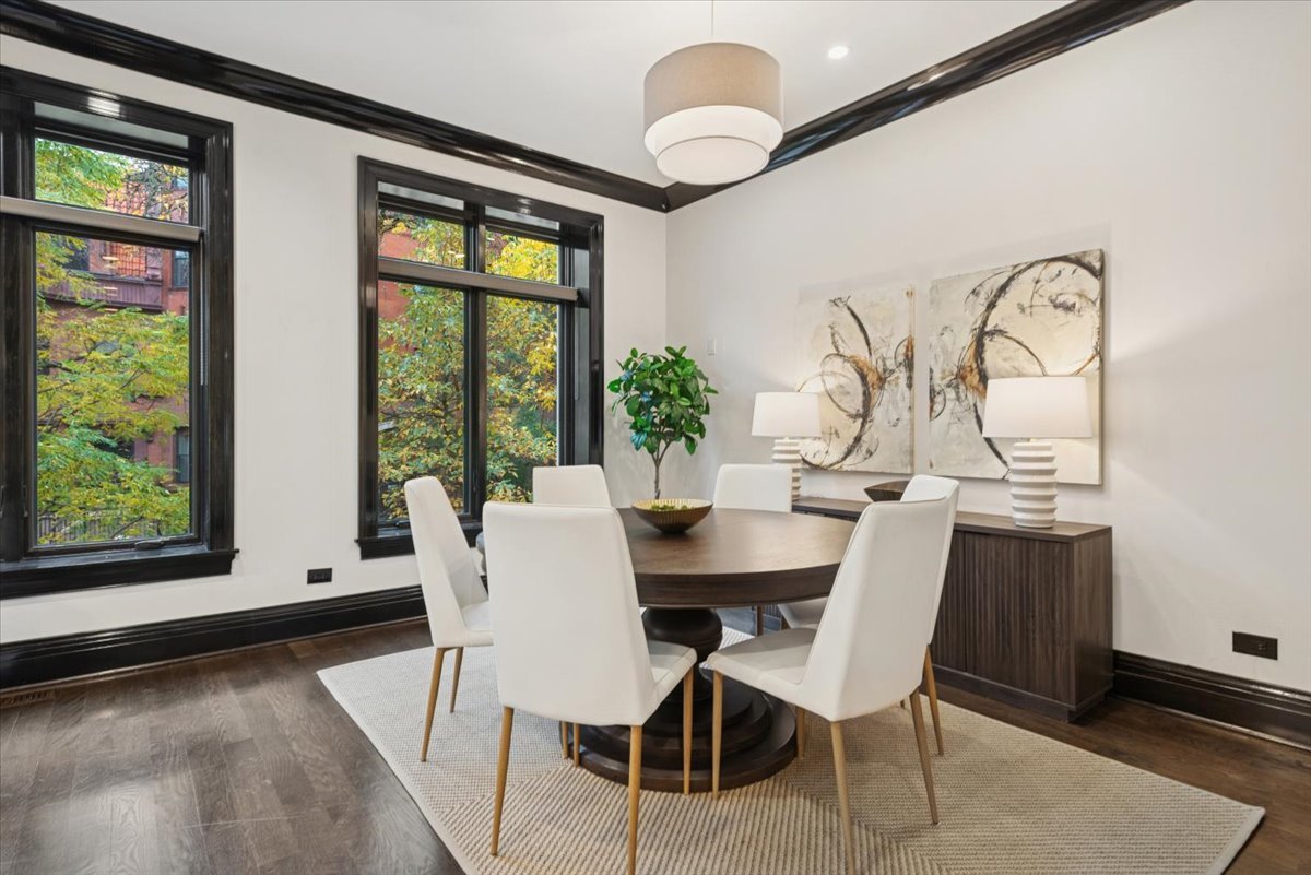 457 W Deming Place