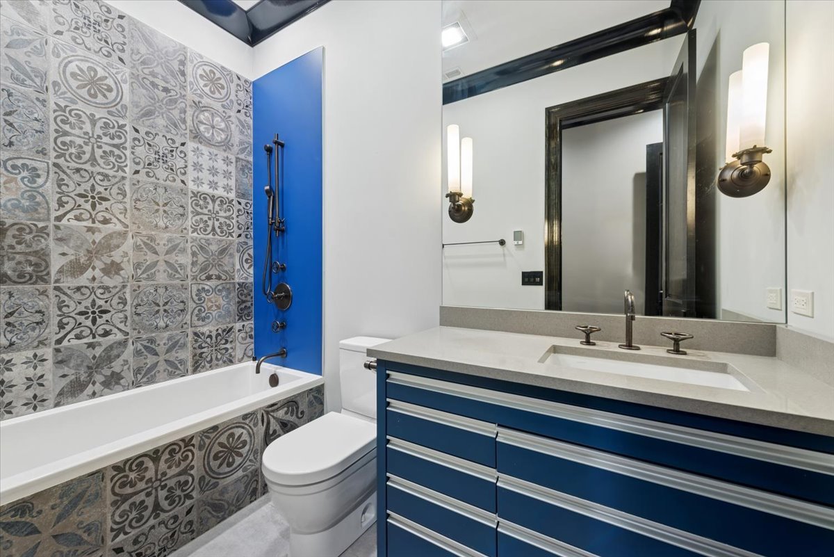 457 W Deming Place