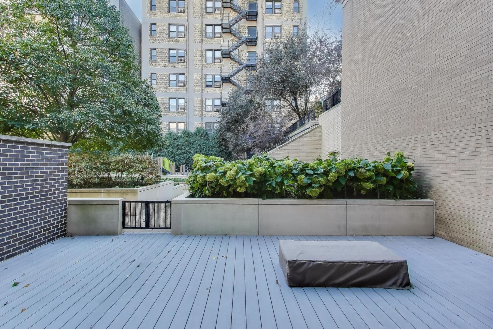 457 W Deming Place