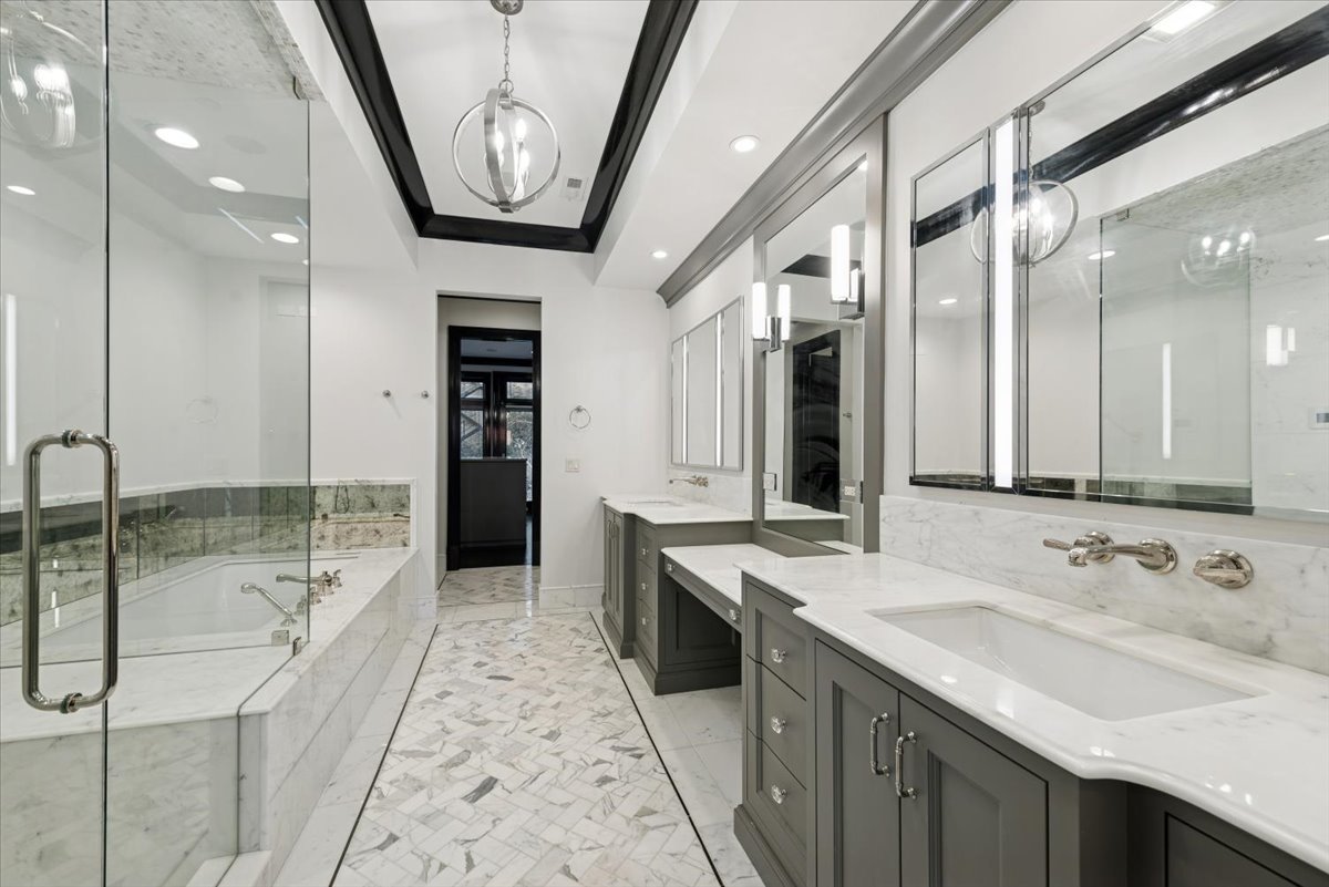 457 W Deming Place