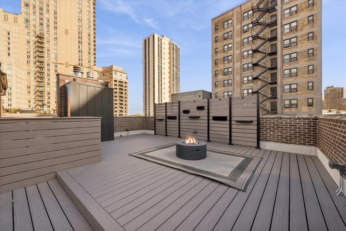 457 W Deming Place