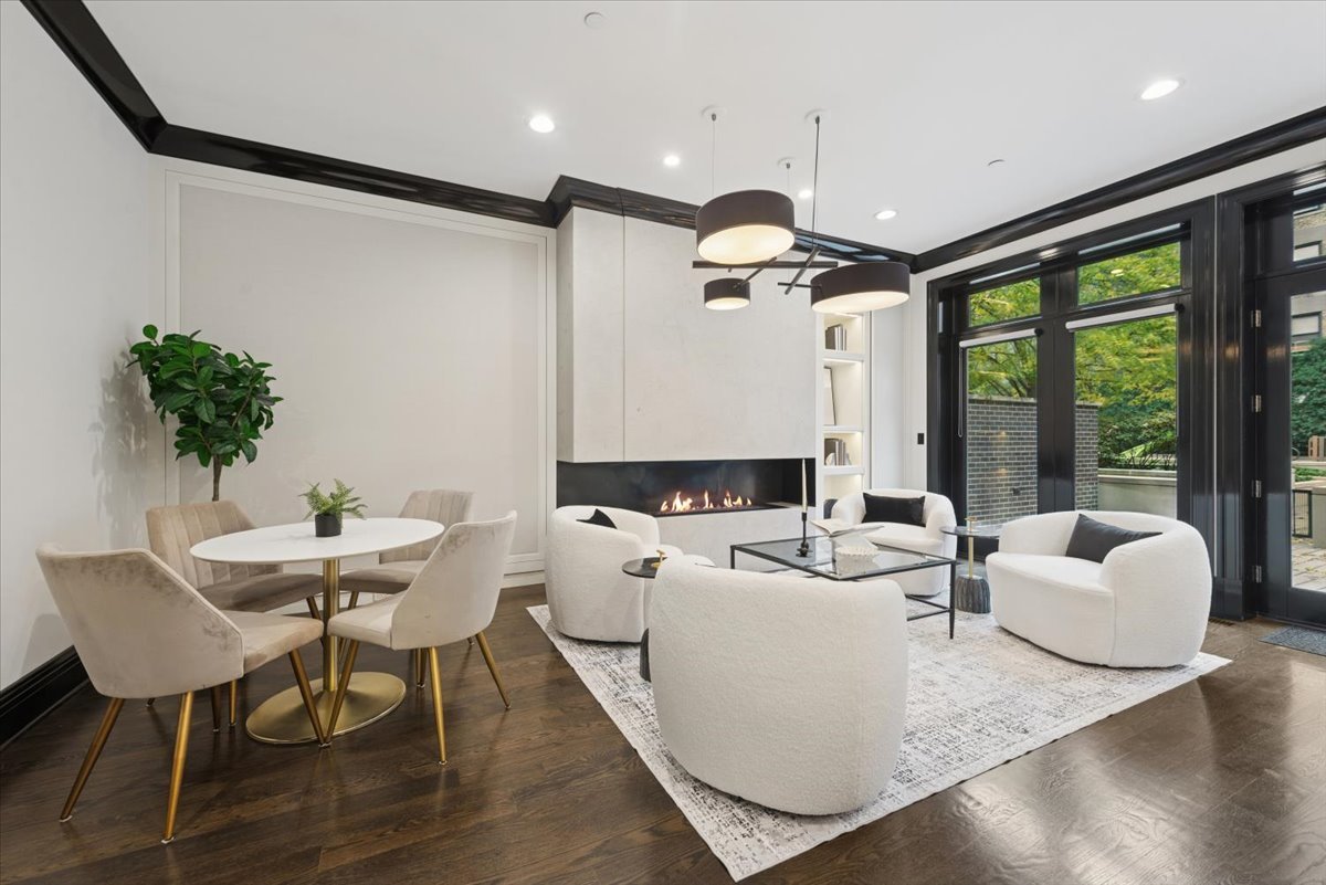 457 W Deming Place