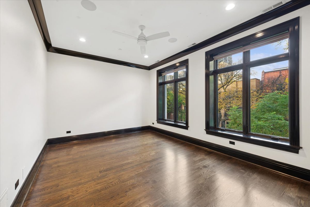 457 W Deming Place